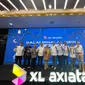 Presiden Direktur dan CEO XL Axiata Dian Siswarini bersama manajemen XL Axiata berfoto bersama usai Halalbihalal dengan media di XL Axiata Tower, Jakarta, Kamis (25/4/2024). (Liputan6.com/ Agustin Setyo Wardani)