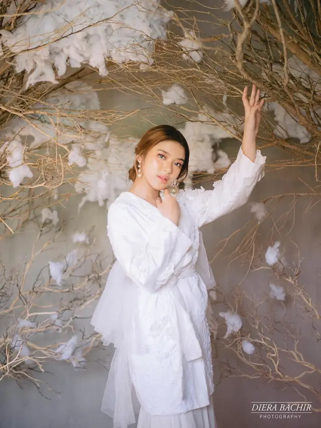 6 Pemotretan Tiara Idol dengan Tema 'Pearl In The Clouds' Ini Curi Perhatian
