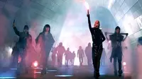 Media musik ternama dunia Billboard kembali memberikan pujian untuk 2NE1 berkat videoklip bertajuk Come Back Home