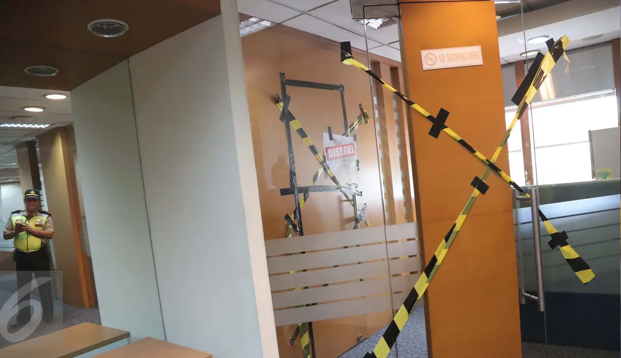 Ruangan direksi di lantai 6 Gedung JICT Tanjung Priok, Jakarta disegel oleh karyawan PT JICT, Kamis (6/4). Penyegelan dilakukan karena manajemen JICT dan Pelindo II terus membiarkan potensi kisruh di Pelabuhan Tanjung Priok. (Liputan6.com/Gempur M Surya)