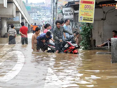 Banjir Parah dan Gunungan Sampah di Kalibata