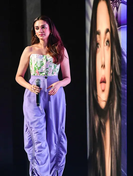 Sebagai salah satu bombshell nya B-Town, berita mengenai Aditi kerap kali menjadi hot news di India. Baik itu berupa berita baik atau rumor-rumor yang tidak diketahui kejelasannya selalu menjadi sensasi. (AFP/Sujit Jaiswal)