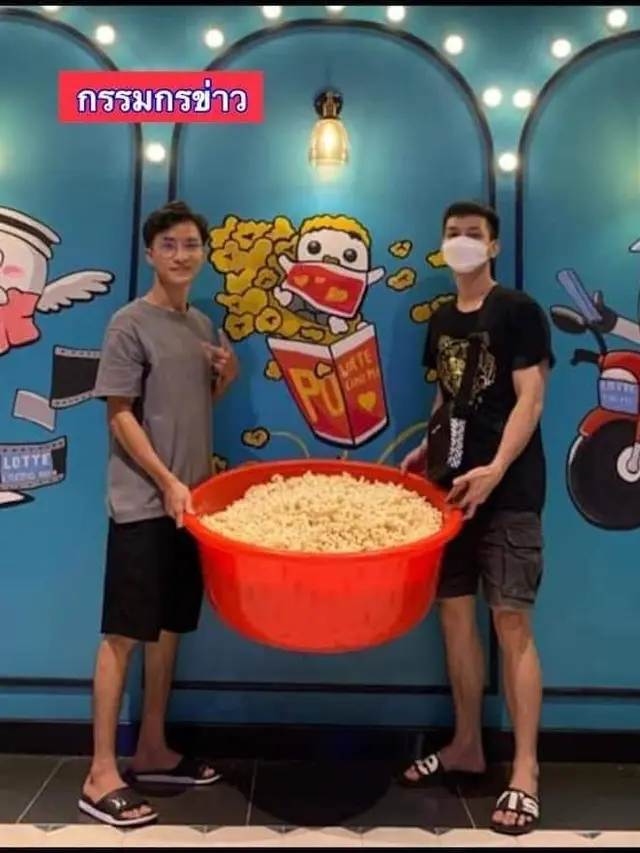 8 Potret Netizen Bawa Wadah Nyeleneh ke Bioskop saat Promo Popcorn, Bikin Geleng Kepala