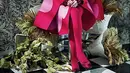 Iris menjelma sebagai seorang fashion icon yang banyak mengundang rasa penasaran berkat penampilannya yang kelewat nyentrik. (instagram.com/iris.apfel)