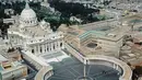 Basilika Santo Petrus yang terletak di Roma ibukota Italy disebut sebagai gereja terbesar di dunia yang pernah ada. Dengan panjang 730 ft (220 m) dan lebar 500 ft (150 m) dan menampung hingga 60.000 orang.(studyblue) 