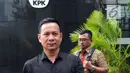 Gaya pengusaha Jambi, Ahmad Jais usai menjalani pemeriksaan di Gedung KPK, Jakarta, Kamis (3/5).  Ahmad Jais diperiksa sebagai saksi untuk tersangka Plt Sekda Provinsi Jambi nonaktif Arfan. (Merdeka.com/Dwi Narwoko)