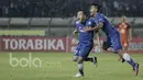 Selebrasi Shohei Matsunaga gelandang serang Persib Bandung pada laga semifinal leg kedua Piala Presiden 2017 antara Persib Bandung vs Pusamania Borneo FC usai di Stadion Si Jalak Harupat, Soreang Jawa Barat,  Minggu (5/3/2017).  (Bola.com/Peksi Cahyo)