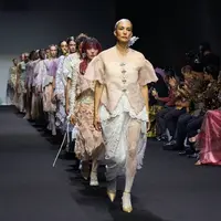 Para model berbaris dalam ajang TOTON Dubai Fashion Week 2025 (Foto Dok: Make Over).