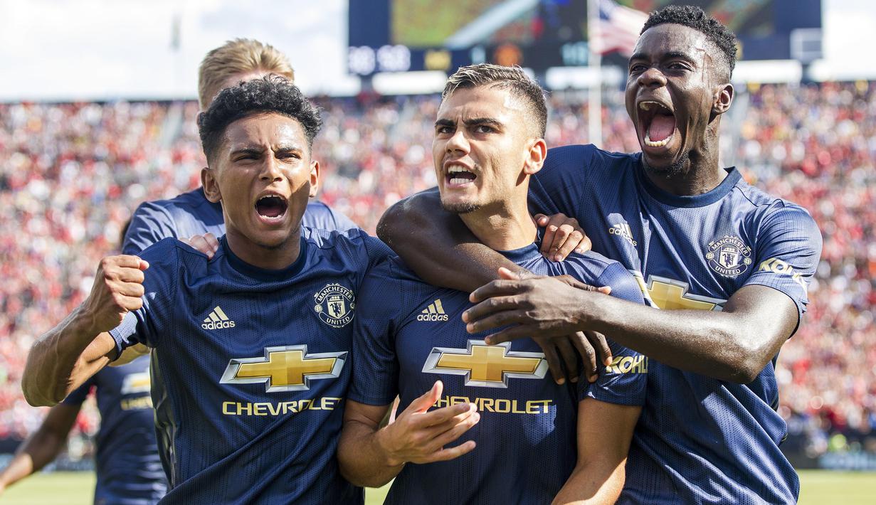 Gelandang Manchester United, Andreas Pereira, melakukan selebrasi usai mencetak gol ke gawang Liverpool pada laga ICC 2018 di Stadion Ann Arbor, Michigan, Minggu (29/7/2018). Liverpool menang 4-1 atas Manchester United. (AP/Tony Ding)