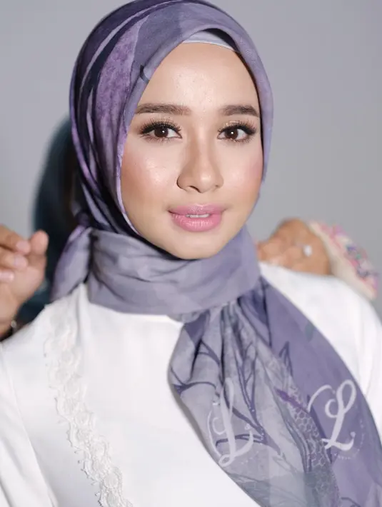 Laudya Cynthia Bella punya bisnis pakaian muslim yang bermerek L by Laudya Cynthia Bella. Produknya tersebar di Indonesia dan Malaysia. (Foto: instagram.com/laudyacynthiabella)