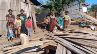 Foto: Kondisi rumah Mama Wilhelmina Weti setelah dihantam puting beliung (Liputan6.com/Dion)