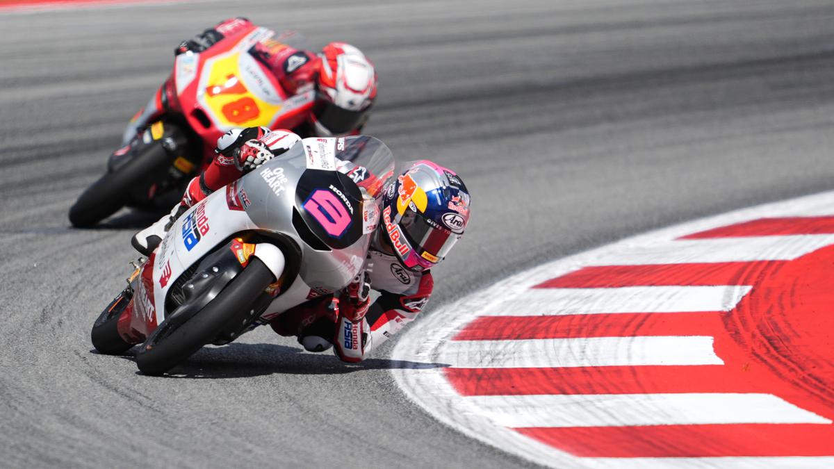 Cerita Perjuangan Veda Ega Pratama Finis P8 dari P20 di Moto3 Catalunya 2026