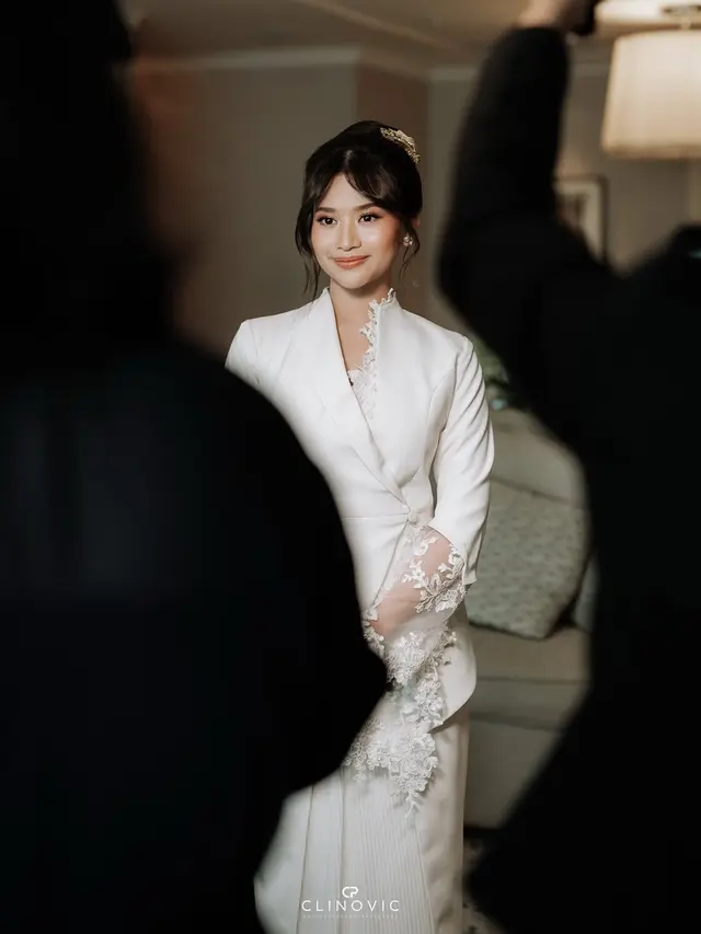 7 Detail Busana Akad Nikah Adira Kania Anak Ikke Nurjanah, Tampil Chic Pakai Blazer