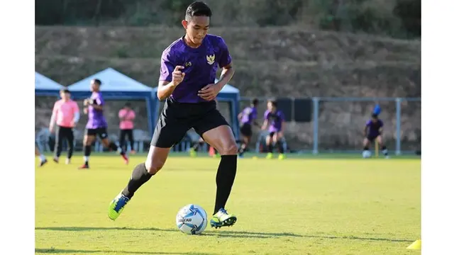 5 Potret Rizky Ridho saat Latihan Bersama Timnas, Bek Muda Persebaya