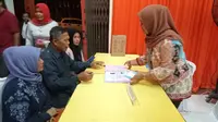 Pasangan Syamsuar Syam-Misliza mendaftar di KPU Kota Padang, Rabu (10/1/2018). (Liputan6.com/Surya Purnama)