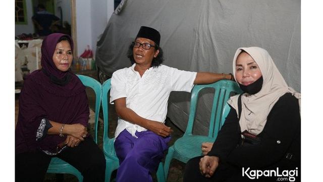 7 Potret Suasana Rumah Duka Omaswati, Penuh Pelayat dan dan Rekan Artis