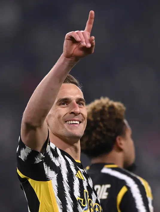 Juventus pun dengan cepat bisa memulai keunggulan menit ke-11 melalui tendangan penalti. Arkadiusz Milik, yang ditunjuk sebagai eksekutor berhasil menyarangkan bola ke gawang lawan dengan sempurna. (Fabio Ferrari/LaPresse via AP)
