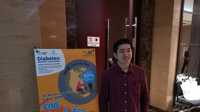 Dr. Laurentius Aswin Pramono, SpPD dalam seminar kesehatan mata pada penderita diabetes di RS Mata JEC Kedoya.
