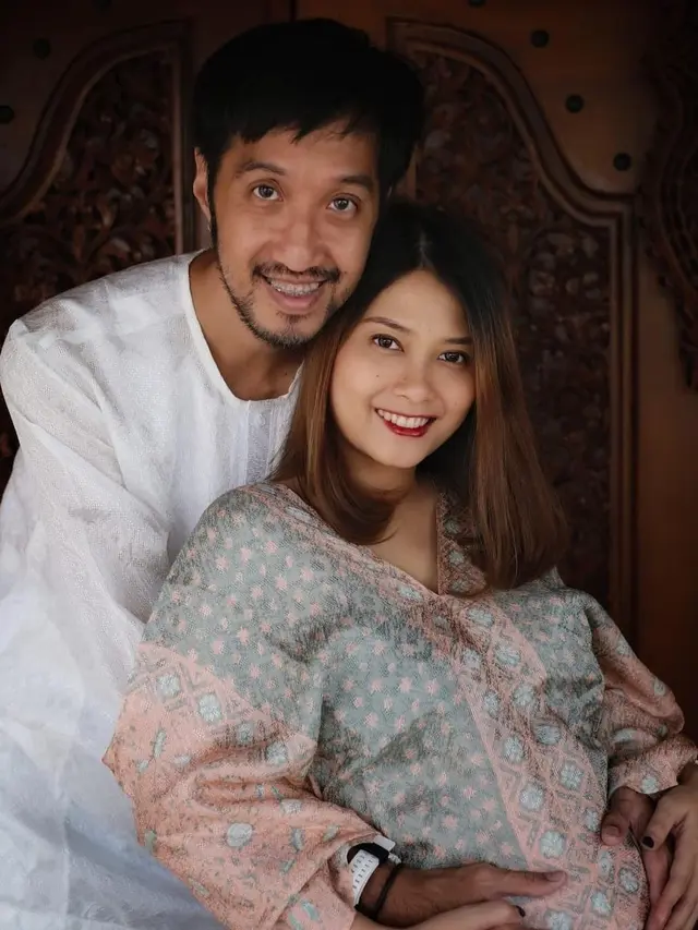 Dikaruniai Anak Kedua, Ini 6 Potret Thomas Nawilis Dampingi Persalinan Istri