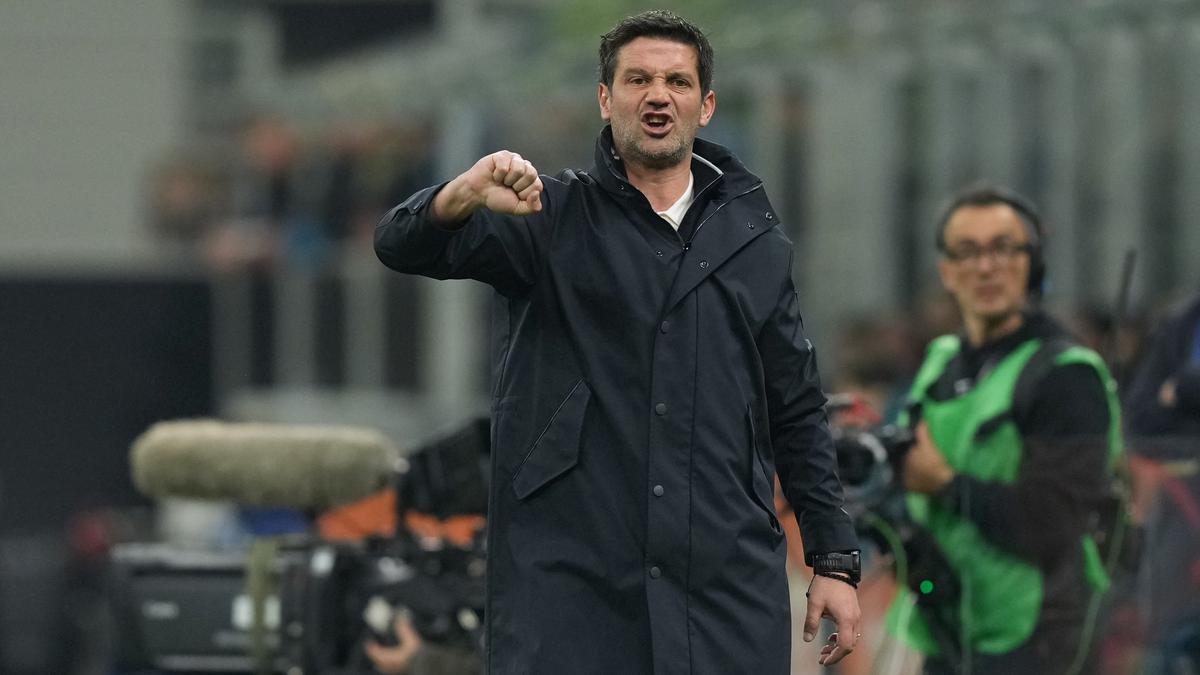 Cristian Chivu Menahan Euforia: Inter Milan Belum Scudetto!