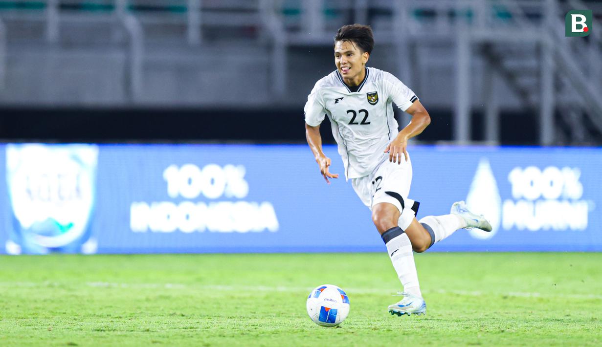 Pemain Timnas Indonesia, Adrian Wibowo, saat melawan Timnas Lebanon dalam laga FIFA Matchday 2025 di Stadion Gelora Bung Tomo, Surabaya, Senin (8/9/2025). (Bola.com/Abdul Aziz)