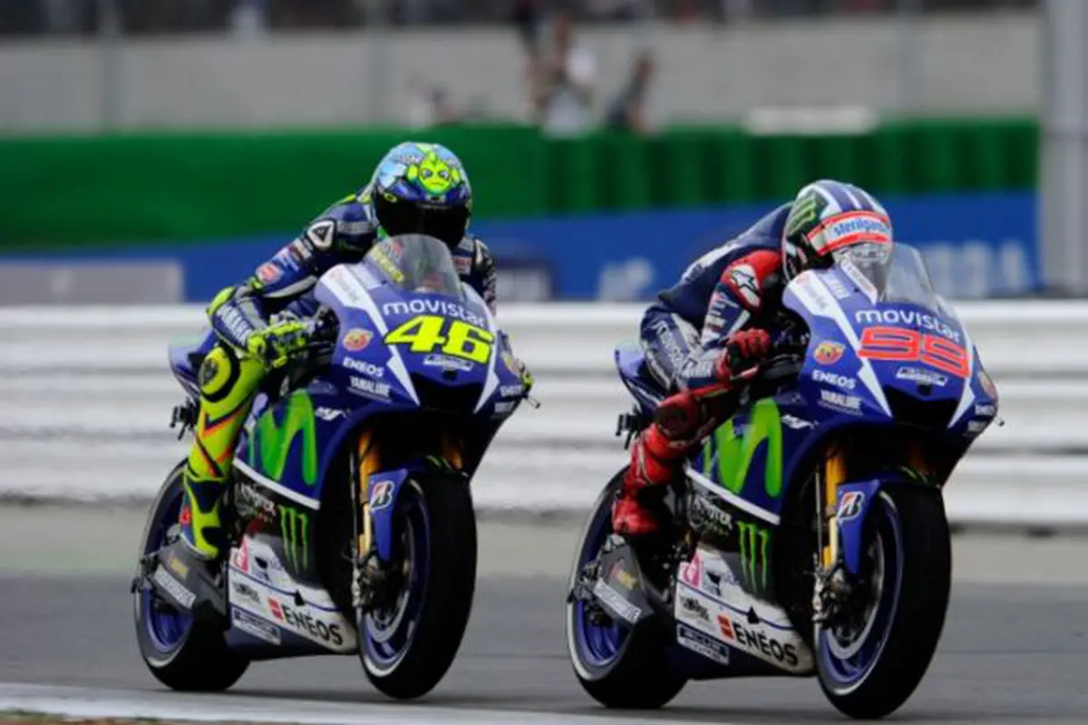 Valentino Rossi vs Jorge Lorenzo