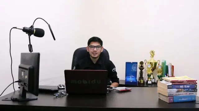 Yusep, CEO Mobidu di kantornya Garut, Jawa Barat
