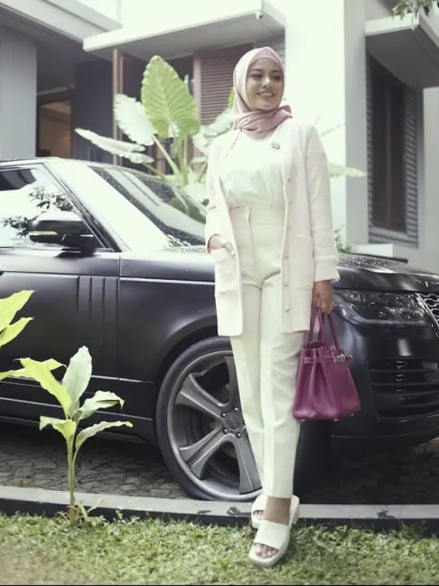 Harga tas Aurel Hermansyah. (Foto: Instagram @aurelie.hermansyah)