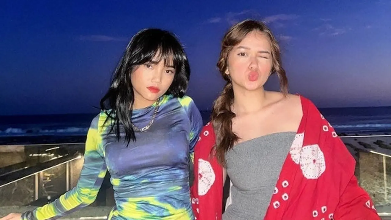 6 Potret Kebersamaan Fuji dan Rebecca Klopper, Calon Ipar yang Kompak