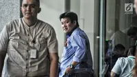 Mantan wartawan kontributor stasiun televisi swasta Hilman Mattauch bersiap menjalani pemeriksaan di Gedung KPK, Selasa (9/1). Hilman diminta keterangannya terkait pelarian Setya Novanto saat akan ditangkap penyidik KPK. (Liputan6.com/Faizal Fanani)