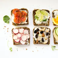 Simak beberapa tips membuat makanan ringan yang lezat dan sehat. (unsplash.com/Ola Mishchenko)