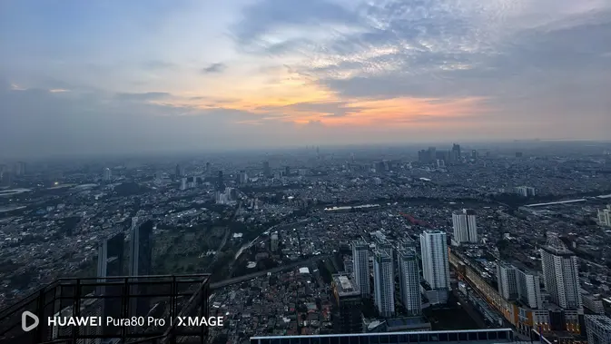 <p>Hasil foto senja di sore hari langit Jakarta (Liputan6.com/Anka Fergy Agustian)</p>