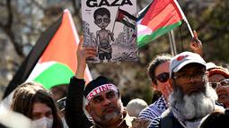 Ribuan orang turun ke jalan untuk mendukung Palestina di salah satu ruas jalan di Melbourne, Australia pada 24 Agustus 2025. (William WEST/AFP)