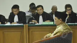Fuad Amin Imron saat menjalani sidang dengan agenda eksepsi di Pengadilan Tipikor, Jakarta, Rabu (13/5/2015). Fuad terlibat kasus dugaan suap jual beli pasokan gas alam di Gresik dan Gili Timur, Bangkalan. (Liputan6.com/Helmi Afandi)