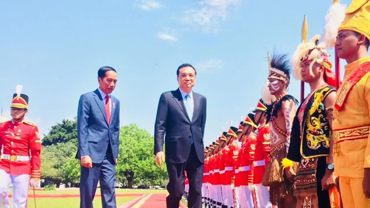 Jokowi Sambut Kedatangan Perdana Menteri Tiongkok di Istana Bogor