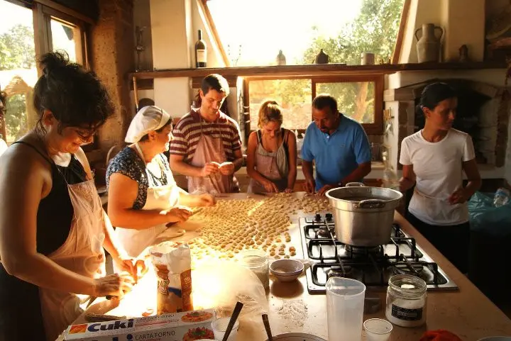 Pasta making school. (Sumber Foto: bakertillysh.com)