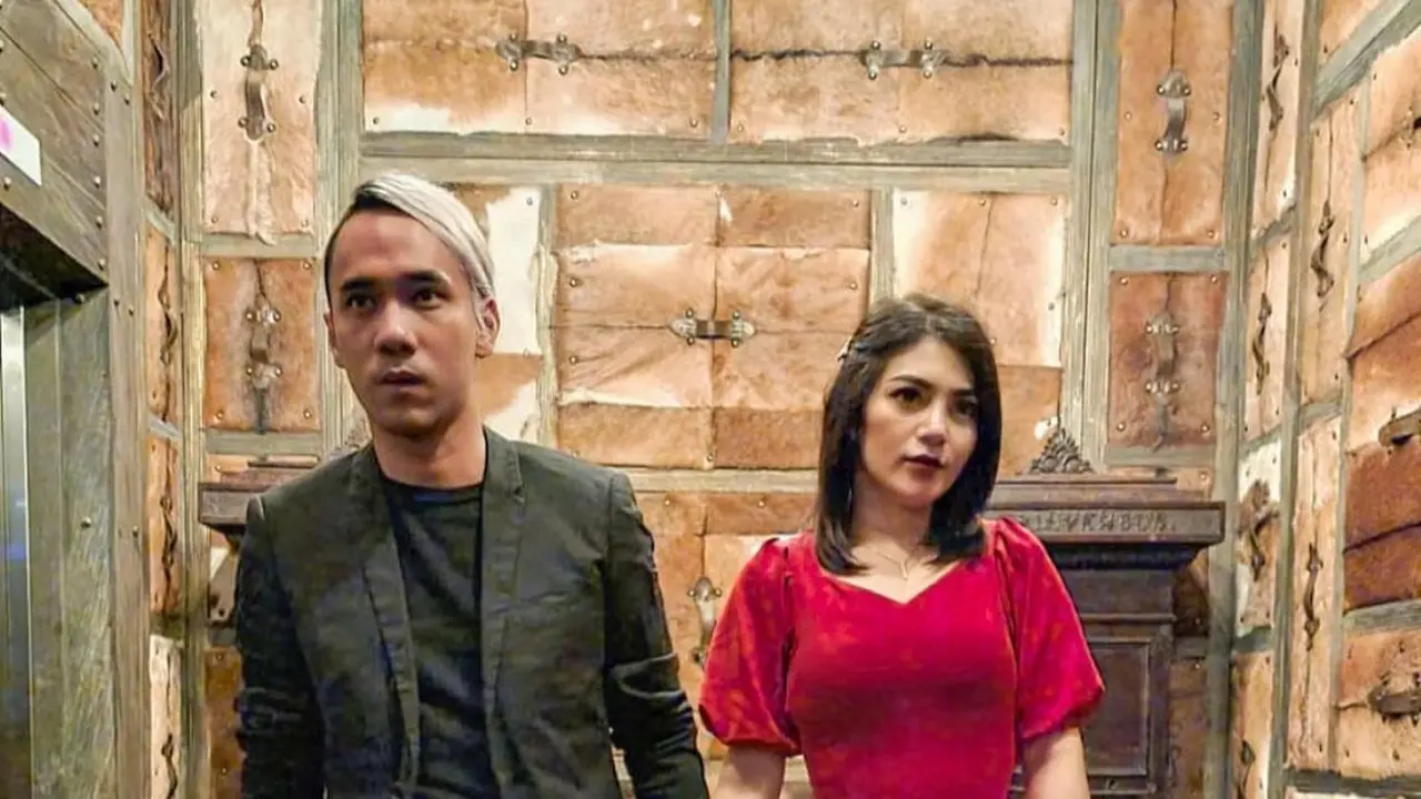 Lama Tak Terdengar Kabar, Ini 6 Potret Ikmal Tobing Drummer TRIAD Bareng Kekasih