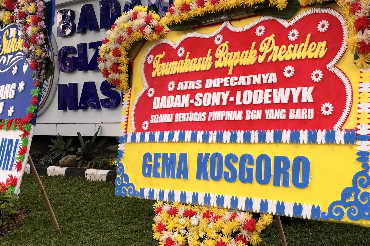 Deretan karangan bunga mulai menghiasi Kantor Badan Gizi Nasional (BGN) di Jalan Kebon Sirih, Menteng, Jakarta Pusat.