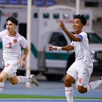 Bek Timnas Indonesia U-17, Mathew Baker merayakan gol yang ia cetak ke gawang Kuwait dalam laga Kualifikasi Piala Asia U-17 2025, Rabu (23/10/2024). (Dok. AFC)