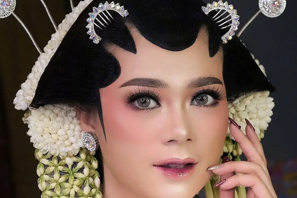 MUA di Blitar Ungkap Ritual Rias Calon Pengantin Jawa, Tidak Keramas Tujuh Hari hingga Menyalakan Dupa