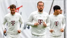 (Kiri ke kanan) Pemain Bayern Munchen #08 Leon Goretzka, #09 Harry Kane dan #03 Kim Min-Jae menghadiri sesi Latihan menjelang leg kedua semifinal Liga Champions 2023/2024 di tempat latihan Saebener Strasse di Munich, Selasa (7/5/2024). (ALEXANDRA BEIER / AFP)