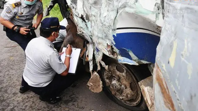 Polda Jawa Barat hingga kini masih menyelidiki penyebab terjadinya kecelakaan maut di kawasan puncak tepatnya Desa Ciloto, Kabupaten Cianjur, Jawa Barat pada Minggu, 30 April 2017.