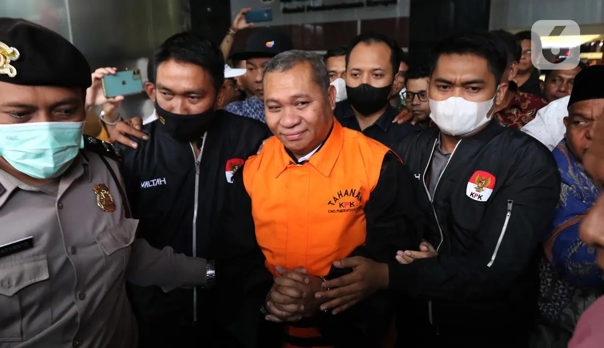 Pengumpulan alat bukti untuk menguatkan dugaan adanya perbuatan merintangi proses penyidikan (Obstruction of Justice) yang dilakukan Stefanus Roy Rening. (Liputan6.com/Helmi Fithriansyah)