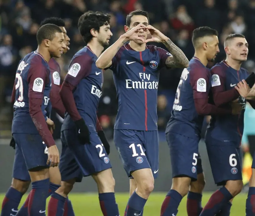 Gelandang Paris Saint-Germain, Angel Di Maria, merayakan gol yang dicetak ke gawang Lille pada pekan ke-17 Ligue 1 di Parc des Princes, Sabtu (9/12/2017) atau Minggu (10/12/2017) dini hari WIB. (Twitter PSG)