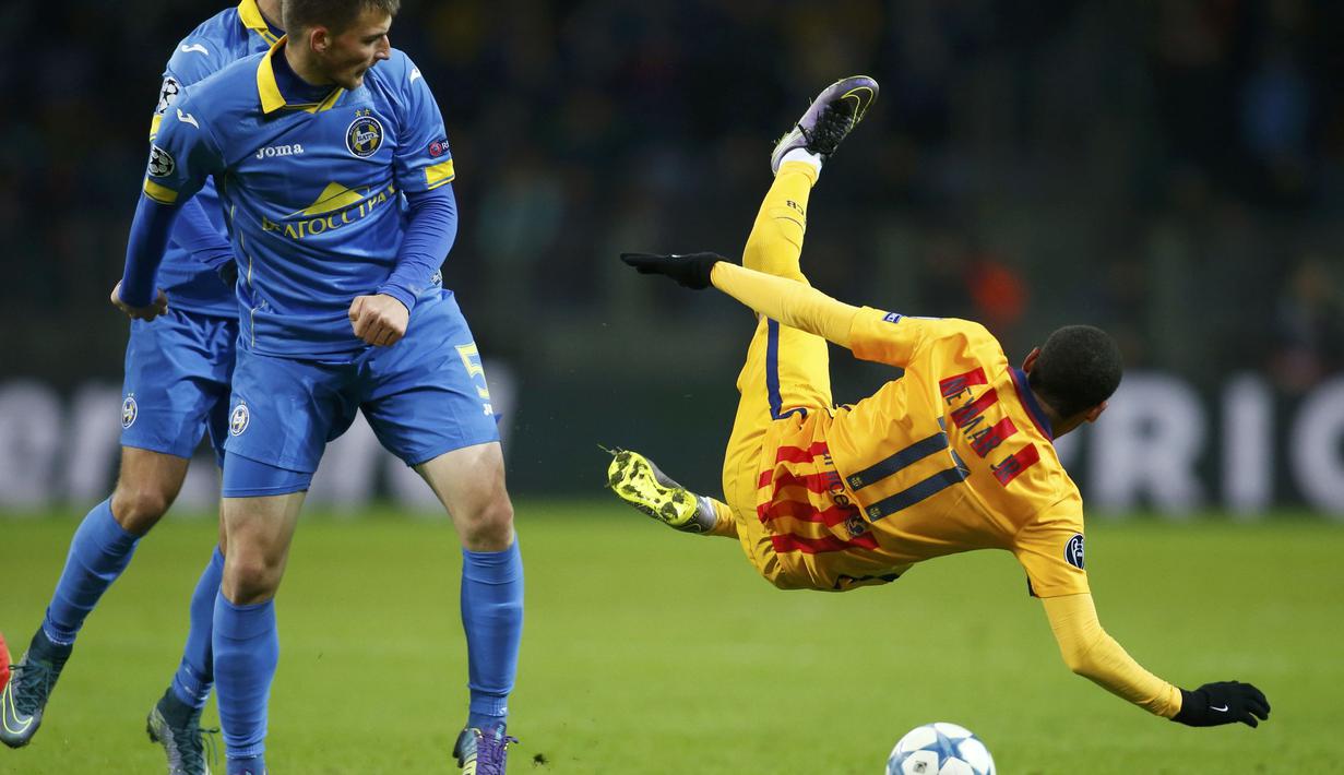 Aksi Neymar saat melawan BATE Borisov di laga Grup E Liga Champions di Borisov Arena, Belarus, Rabu (21/10/2015) dini hari WIB. (Reuters/Vasily Fedosenko)