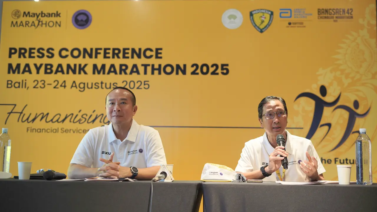 President Director Maybank Indonesia, Steffano Ridwan, bersama Project Director Maybank Marathon, Widya Permana