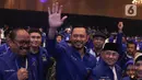 Ketum Partai Demokrat  Agus Harimurti Yudhoyono menyapa para kader usai terpilih secara aklamasi saat Kongres V Partai Demokrat di JCC, Jakarta, Minggu (15/3/2020). AHY menggantikan Susilo Bambang Yudhoyono menjadi ketum partai. (Liputan6.com/Angga Yuniar)