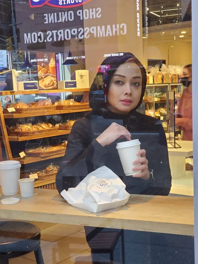 6 Potret Terry Putri Liburan Ke Amerika, Tampil Menawan dengan Gaya Hijabnya