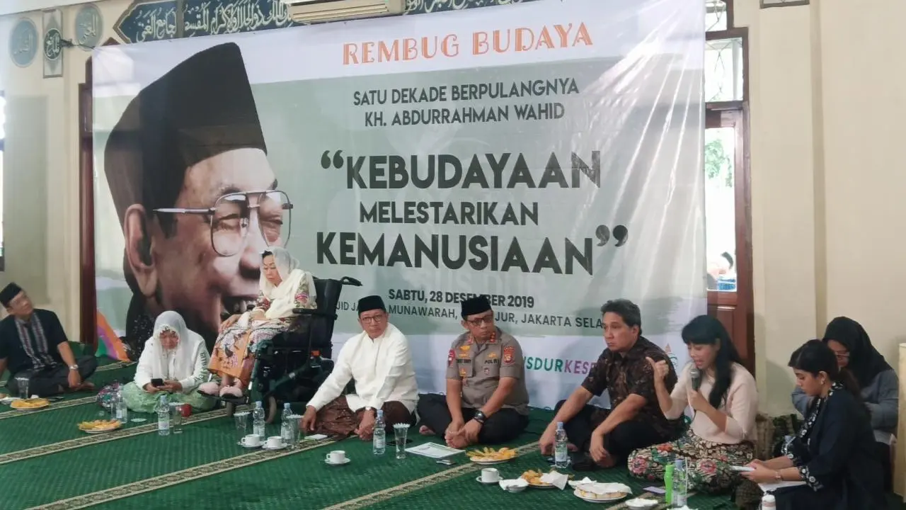 Keluarga Abdurrahman Wahid alias Gus Dur, menggelar peringatan haul satu dekade Presiden RI keempat itu. Haul digelar di Masjid Kami Al Munawarah, Jagakarsa, Jakarta, Sabtu (28/12/2019).