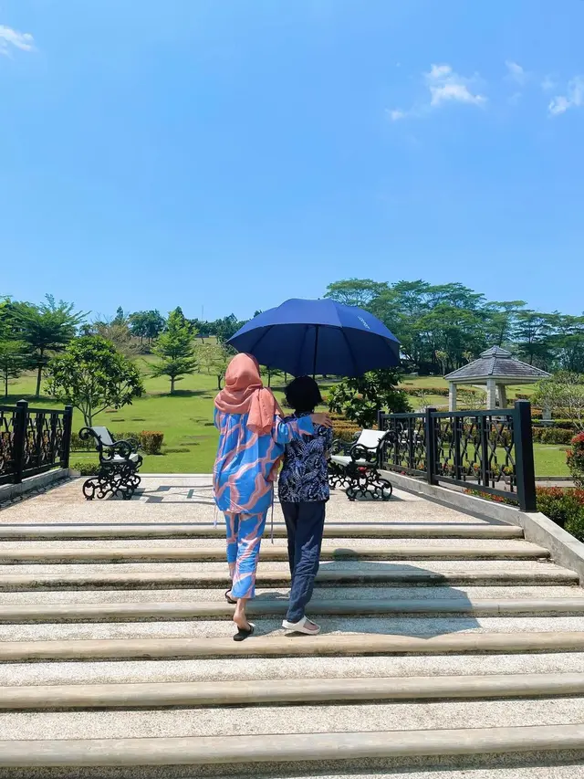 Rayakan Ulang Tahun, Ini 6 Potret Bunga Citra Lestari Ziarah ke Makam Ashraf Sinclair